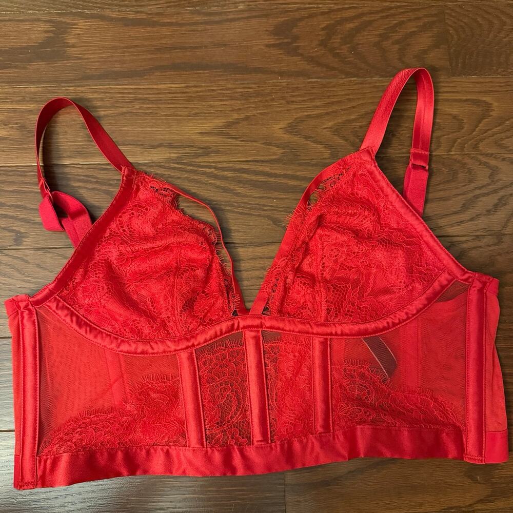 Women’s Victoria’s Secret Lace Corset Red Bra Size large